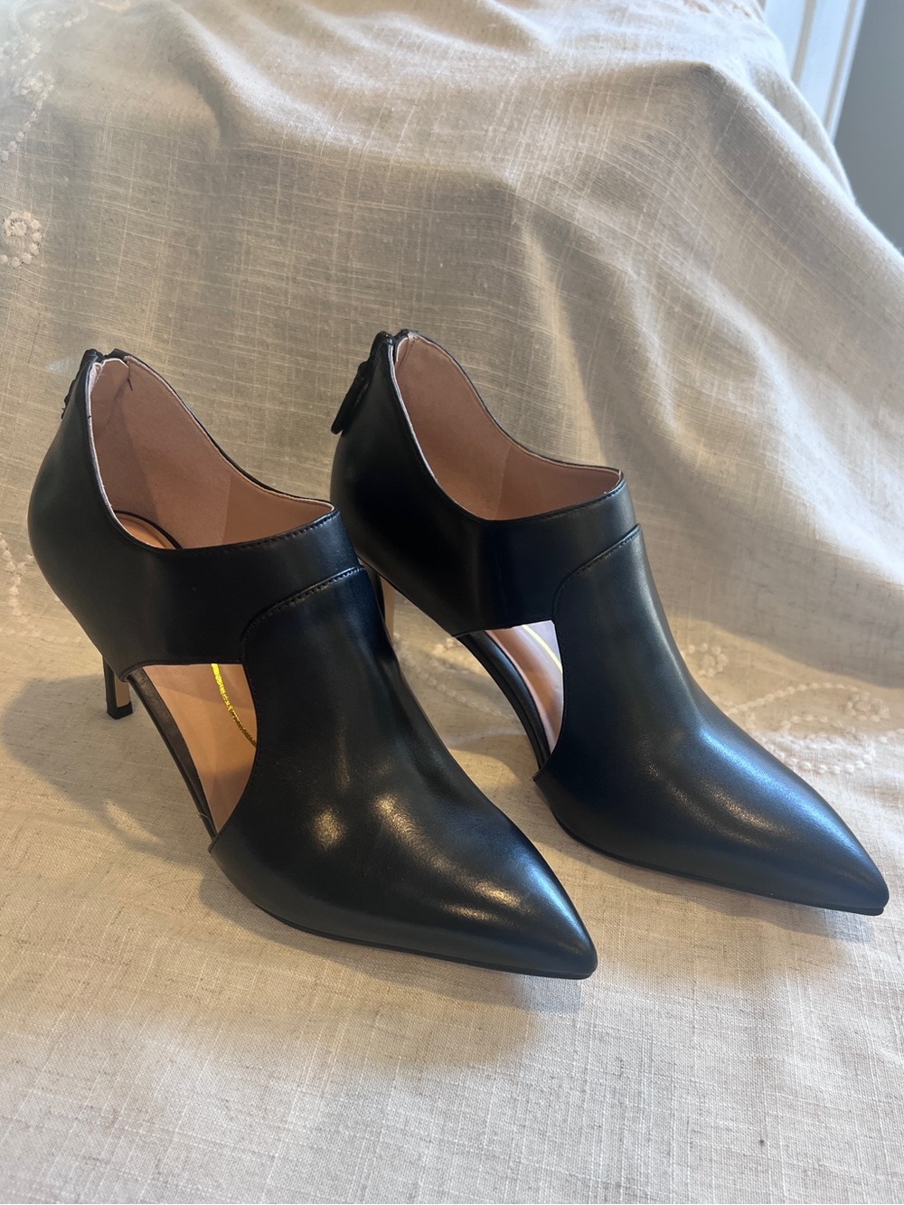 Cole Haan Black Pointed Toe Cutout Heels - INA SHOOTIE Women's Dress Pumps NWT